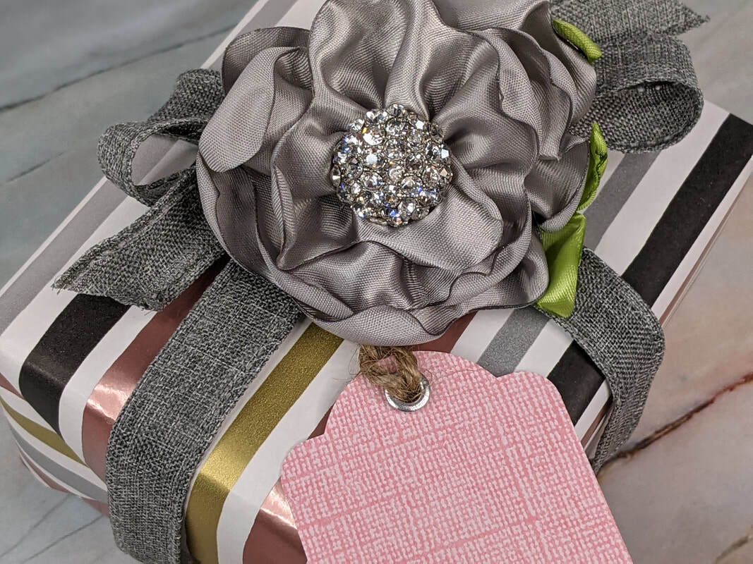 How to Wrap a Gift: Gift Wrapping Tutorial