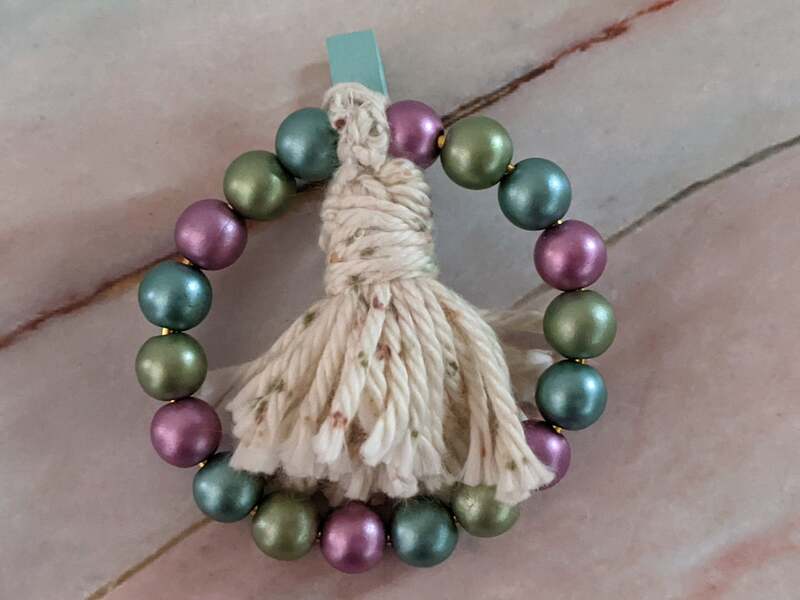 Magenta Blue Green Wreath Gift Clip