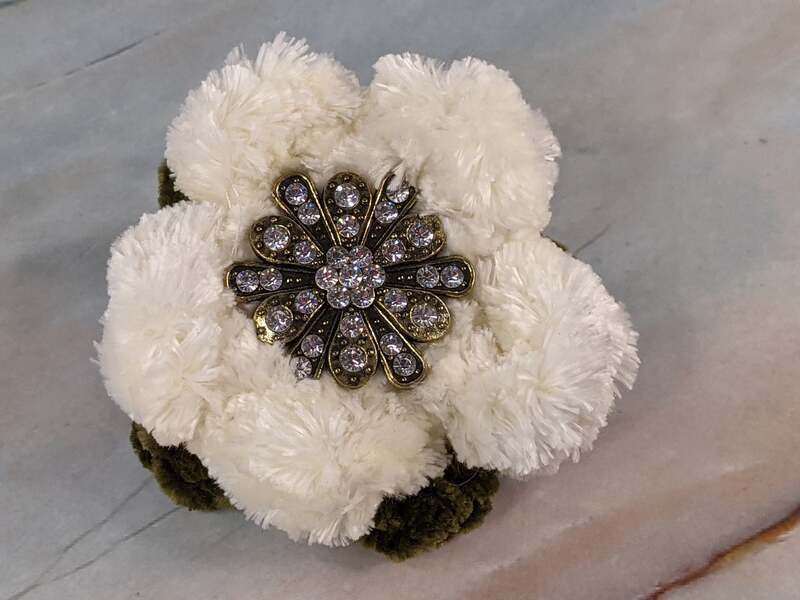 Plush Cream Flower Gift Clip